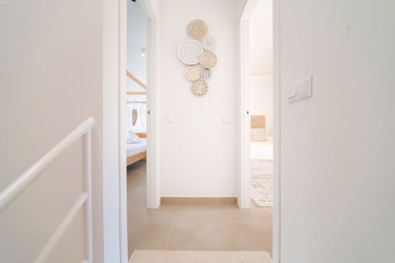 Resa estates ibiza huis huren cala tarida hallway.jpg